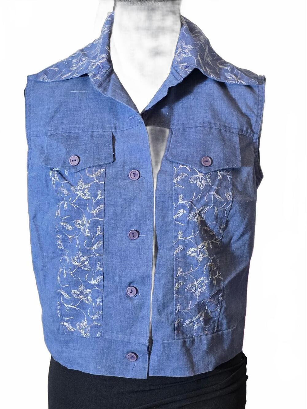Vintage 1970s Blue Embroidered Button Up Sleeveless Top Vest Sz M